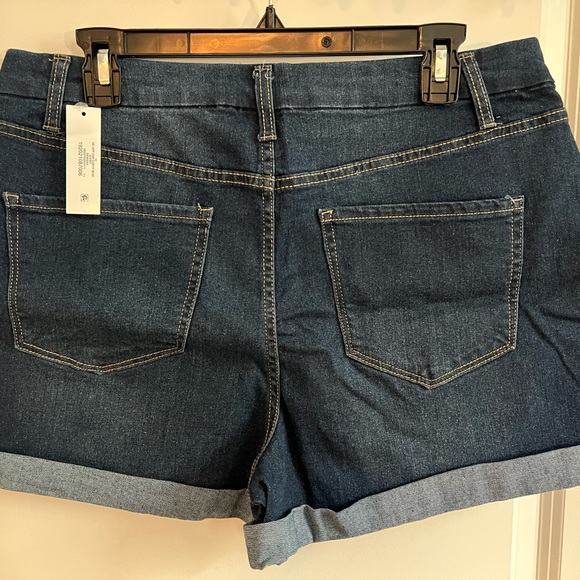 ☀️☀️NWT No Boundaries size 15 denim shorts - Picture 3 of 3